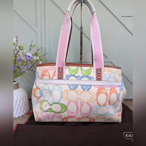 Coach Hamptons Signature Scribble Tote + Wallet - Picture 7 of 17